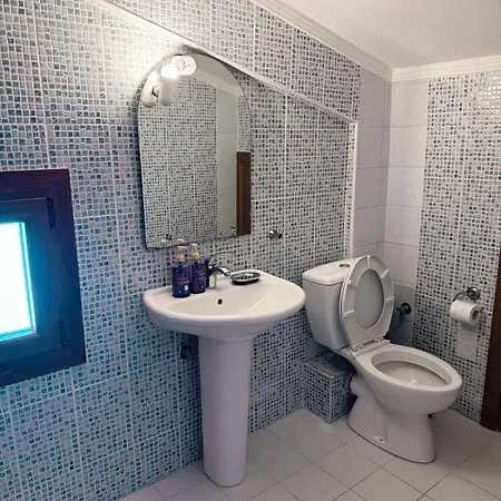 Natalia Ferienhaus Áfitos